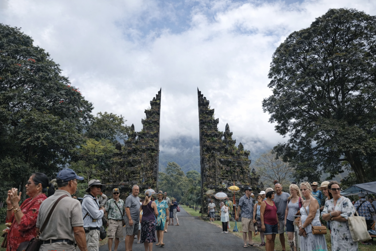 Handara Gate with tourists gathered and waiting for photos